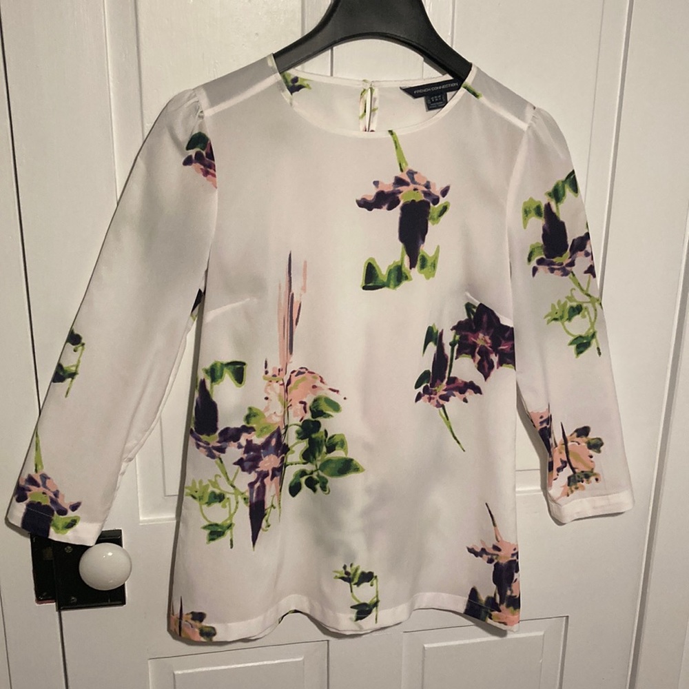 French Connection crew neck white semi-sheer purple pink floral blouse size 4